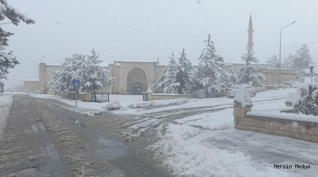 YOĞUN KAR YAĞIŞI, TERCAN’I BEYAZA BÜRÜDÜ