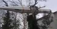 SİDDETLİ RÜZGAR TARSUS'TA  CAMİ MİNARESİNİ HASAR VERDİ