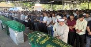 TARSUS'TA SERİNLEMEK İÇİN DENİZE GİREN AİLEDEN 4 KİŞİ BOĞULDU, GÖZYAŞLARIYLA DEFNEDİLDİ.